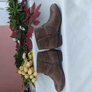 Beautiful shoes bootie woman